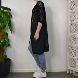 Hålmönstrad cardigan Nea SVART - Mix By Heart