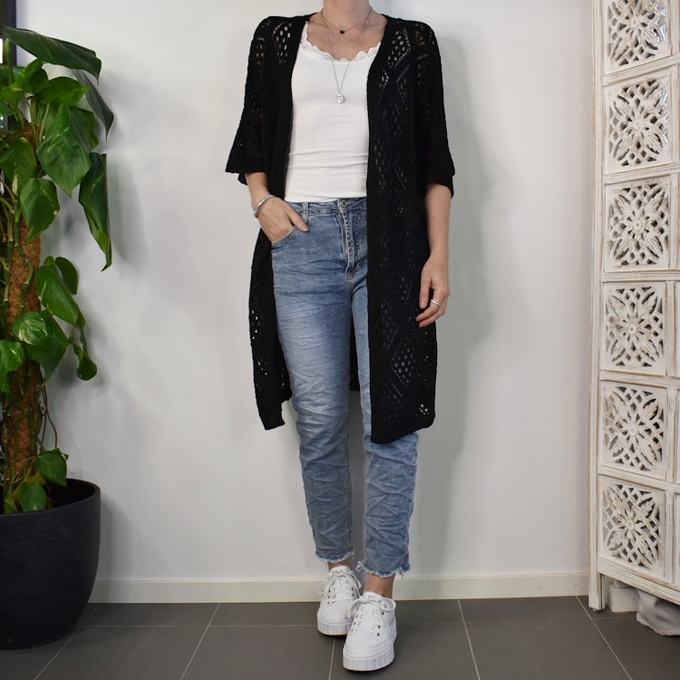 Hålmönstrad cardigan Nea SVART - Mix By Heart