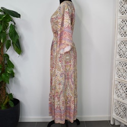 Klänning Isabella MÖNSTRAD BEIGE - Mix By Heart