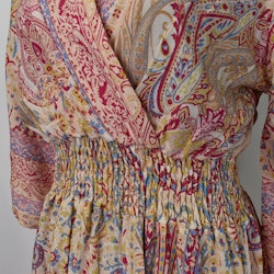 Klänning Isabella MÖNSTRAD BEIGE - Mix By Heart