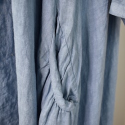 Linneklänning med fickor JEANSBLÅ