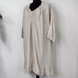 Kort linneklänning med volang BEIGE
