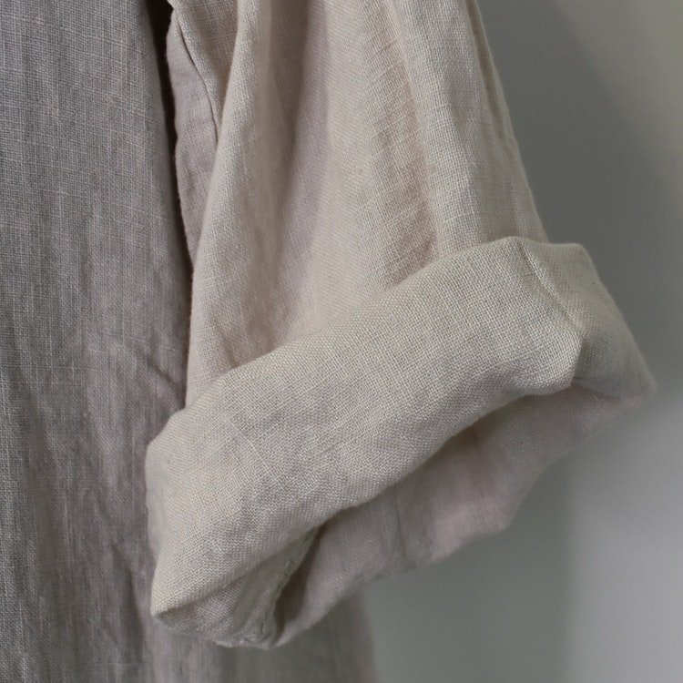 Kort linneklänning med volang BEIGE