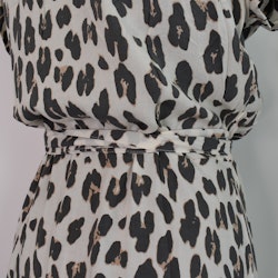 Omlottklänning Leopard CREAM- CoconutMilk by Stajl