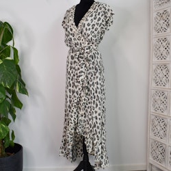 Omlottklänning Leopard CREAM- CoconutMilk by Stajl