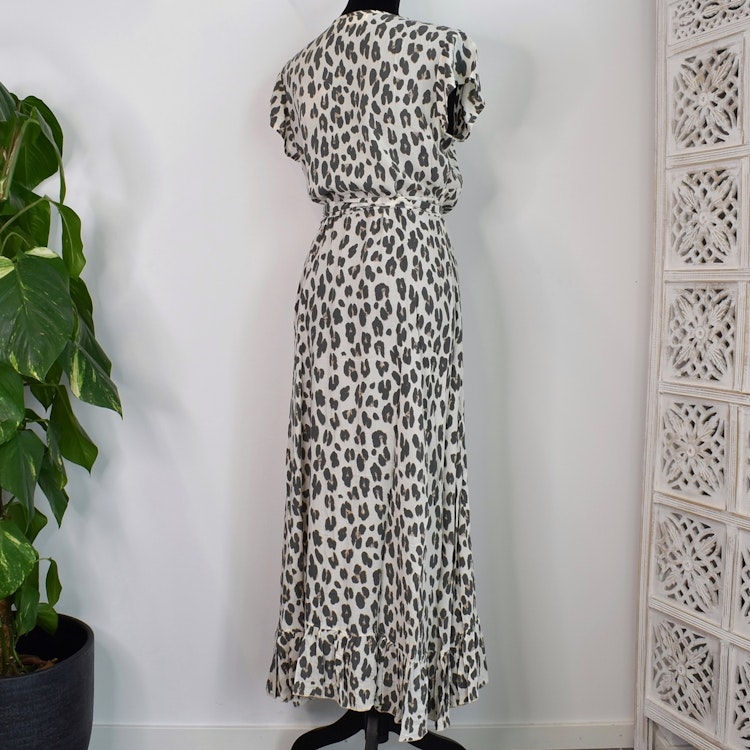 Omlottklänning Leopard CREAM- CoconutMilk by Stajl