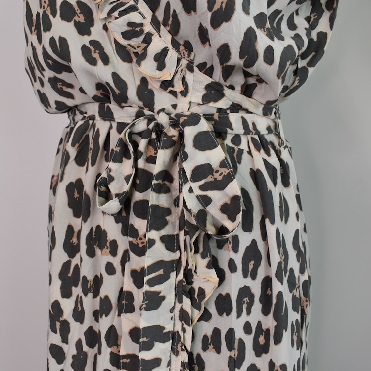 Omlottklänning Leopard CREAM- CoconutMilk by Stajl
