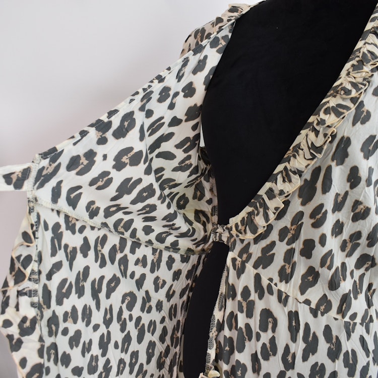 Omlottklänning Leopard CREAM- CoconutMilk by Stajl