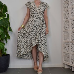Omlottklänning Leopard CREAM- CoconutMilk by Stajl