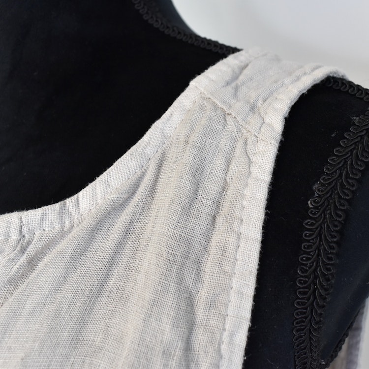 Linne/Ärmlös topp BEIGE
