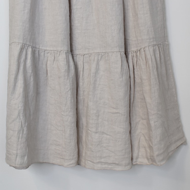 Linnekjol med volanger BEIGE