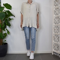 Kort linneskjorta med Volang BEIGE