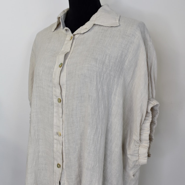 Kort linneskjorta med Volang BEIGE