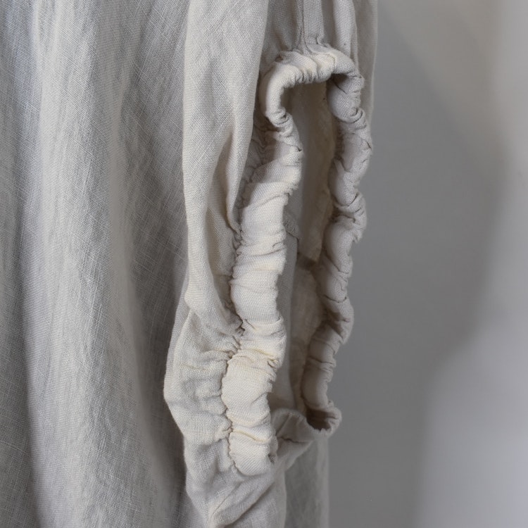 Kort linneskjorta med Volang BEIGE