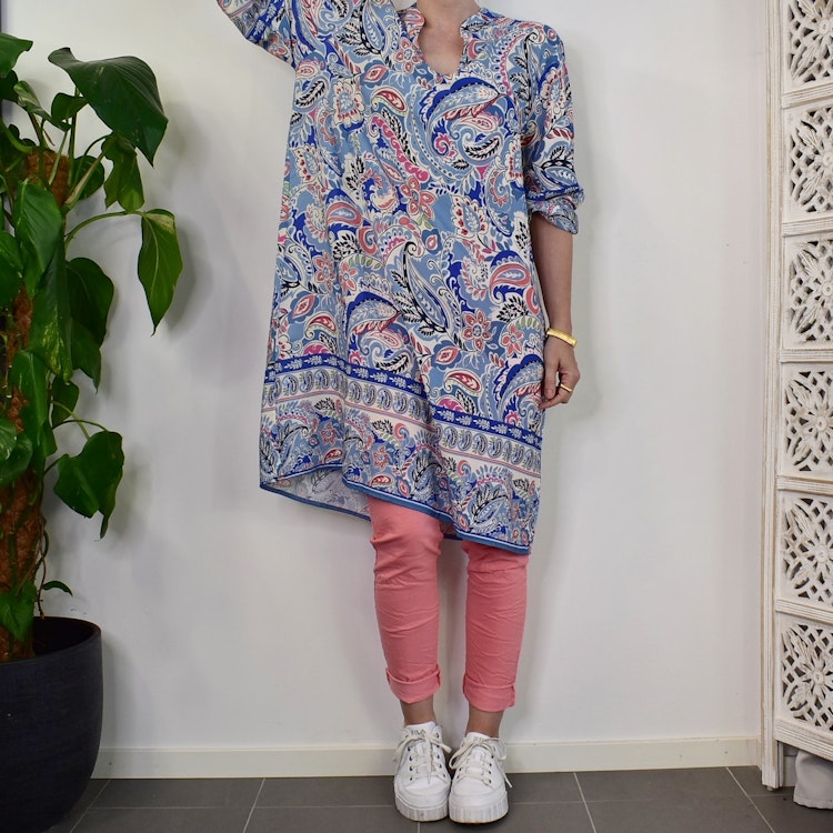 Viskosklänning Mirja Paisley BLÅ - Mix By Heart