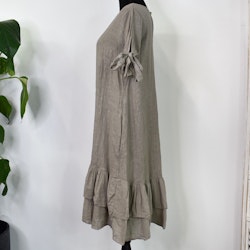 Linneklänning Volang TAUPE