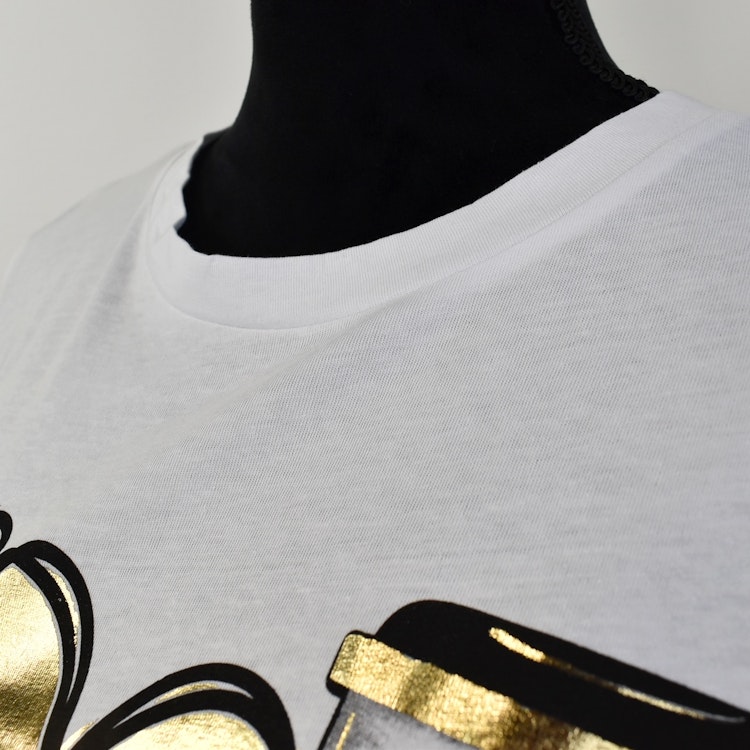 T-shirt Peace, Love & Coffee VIT/GULD