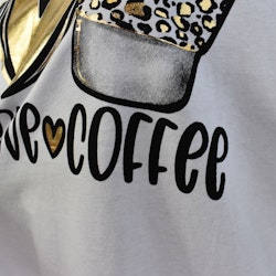 T-shirt Peace, Love & Coffee VIT/GULD