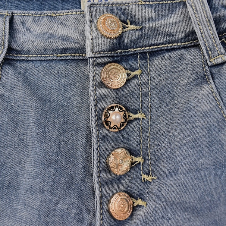 Jeansshorts med dekorativa knappar LJUS DENIM - Place du Jour