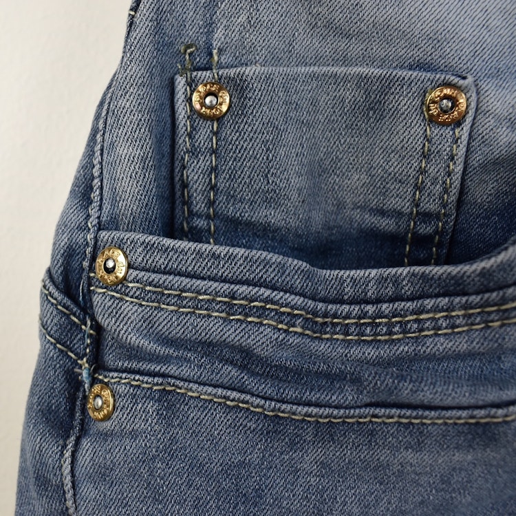 Jeansshorts med dekorativa knappar LJUS DENIM - Place du Jour