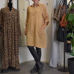 Kort skjortklänning i linne LJUS CAMEL