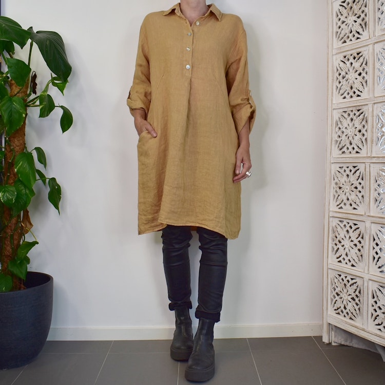 Kort skjortklänning i linne LJUS CAMEL