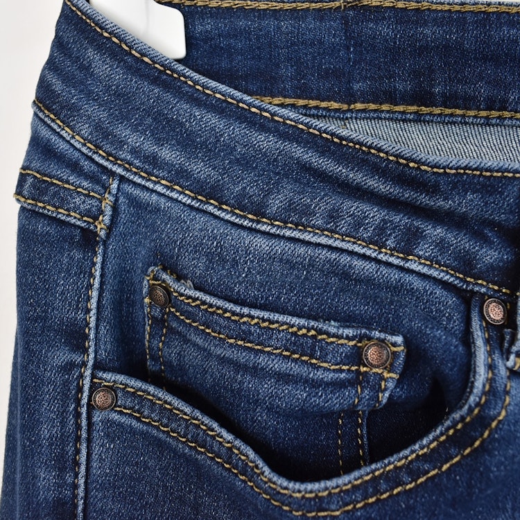 Jeans med knappmix MÖRK BLÅ - Place du Jour
