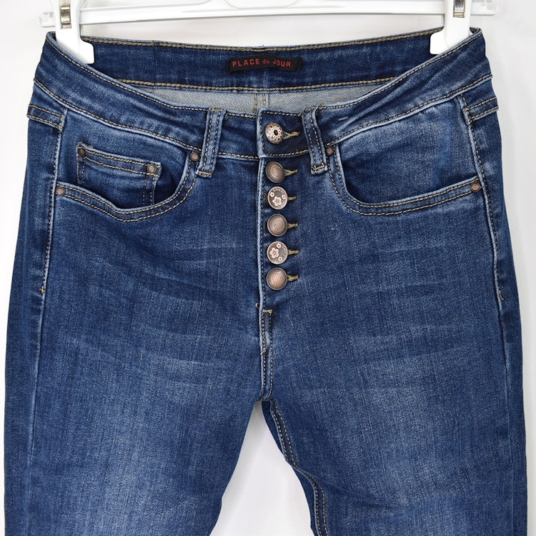 Jeans med knappmix MÖRK BLÅ - Place du Jour