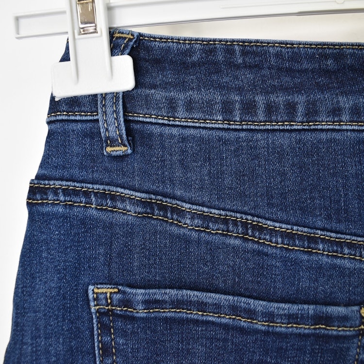 Jeanskjol med slits MÖRK BLÅ