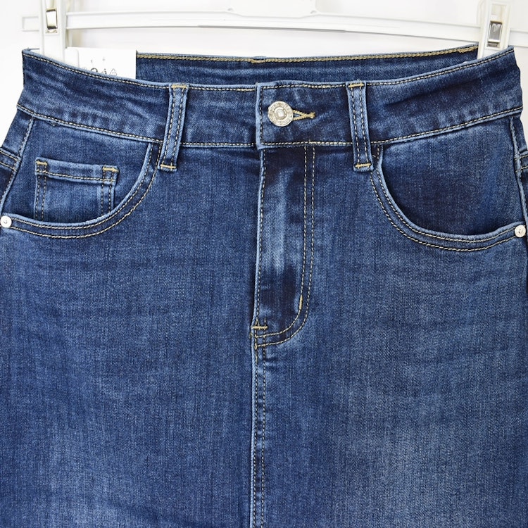 Jeanskjol med slits MÖRK BLÅ