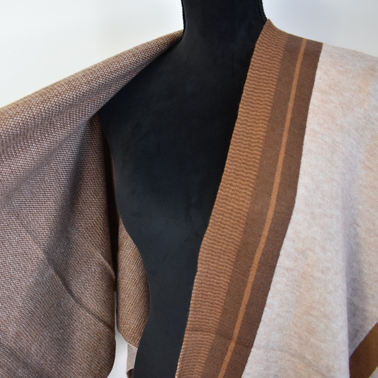 Poncho-sjal med fickor BEIGE