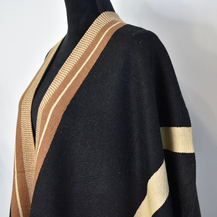 Poncho-sjal med fickor SVART