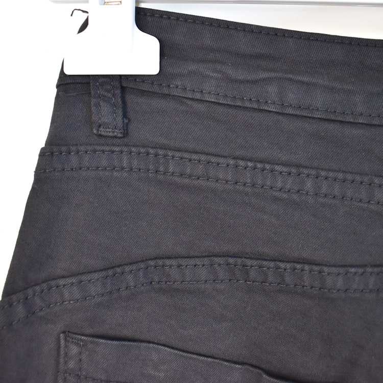 Jeans med knappmix SVART/GULD - Place du Jour