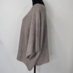 Stickad Ponchotröja Nessa TAUPE - Mix By Heart