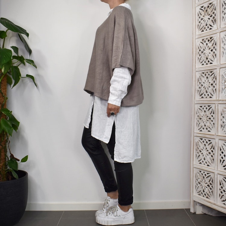 Stickad Ponchotröja Nessa TAUPE - Mix By Heart