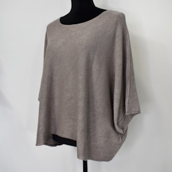 Stickad Ponchotröja Nessa TAUPE - Mix By Heart