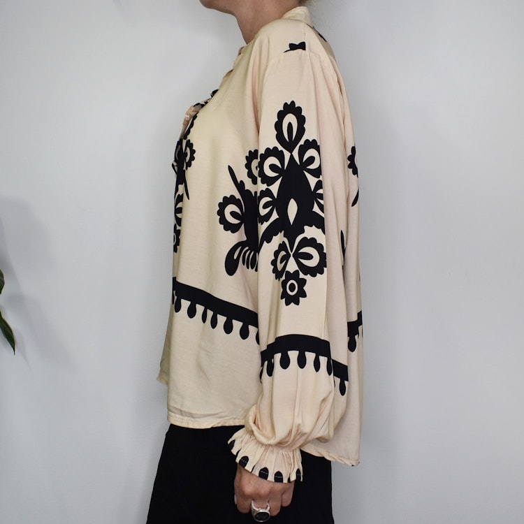 Blus Aya Medaljong BEIGE - Marta du Chateau