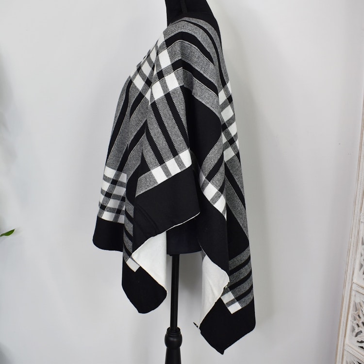 Poncho-sjal Rutig SVART/VIT