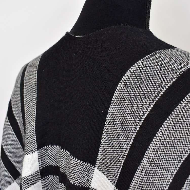 Poncho-sjal Rutig SVART/VIT
