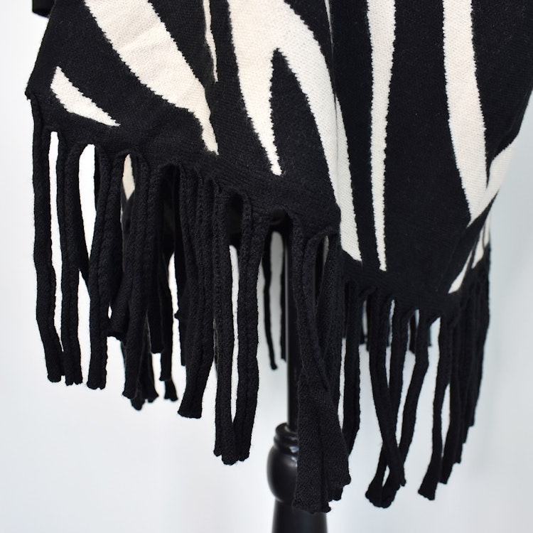 Stickad Poncho-tröja Alma ZEBRA - Mix By Heart