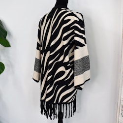 Stickad Poncho-tröja Alma ZEBRA - Mix By Heart
