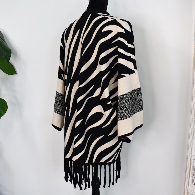 Stickad Poncho-tröja Alma ZEBRA - Mix By Heart