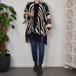 Stickad Poncho-tröja Alma ZEBRA - Mix By Heart