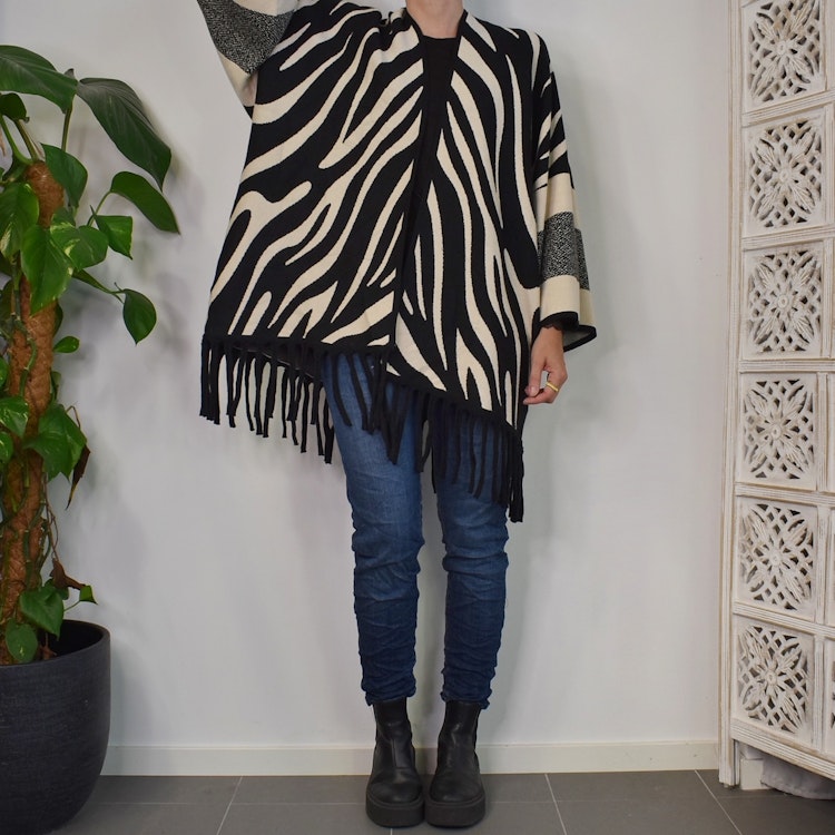Stickad Poncho-tröja Alma ZEBRA - Mix By Heart