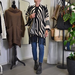 Stickad Poncho-tröja Alma ZEBRA - Mix By Heart