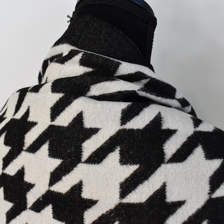 Halsduk Dogtooth SVART/ECRU