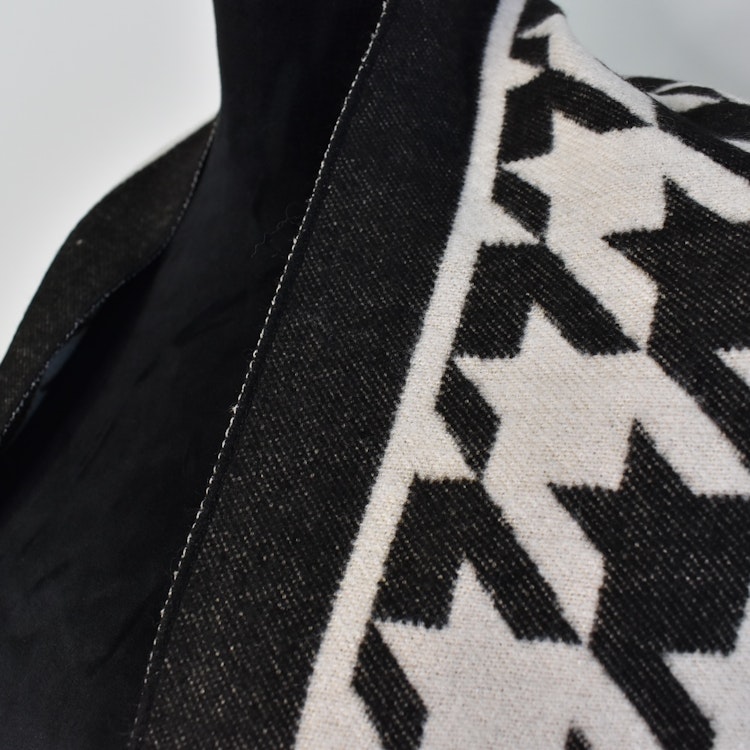 Halsduk Dogtooth SVART/ECRU