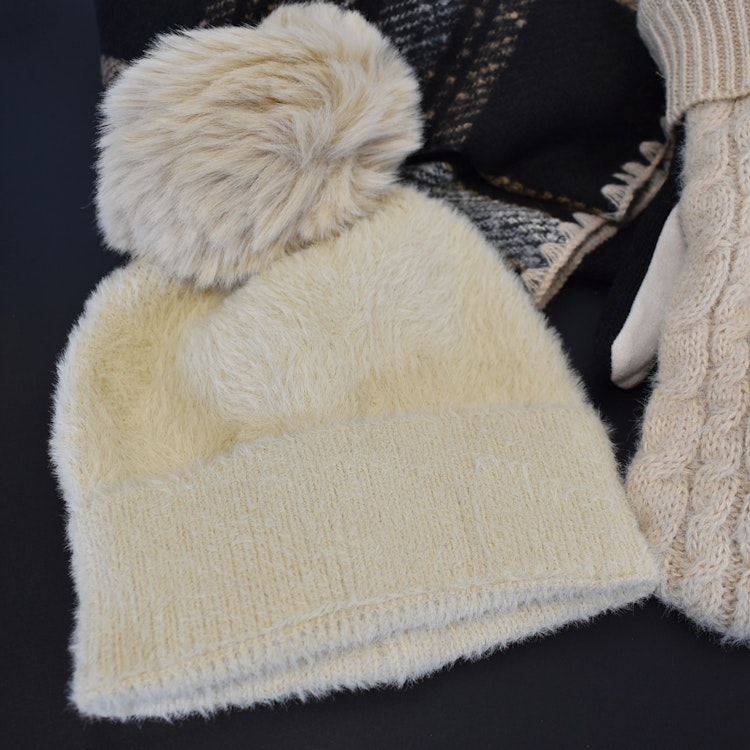 Stickad Mössa BEIGE