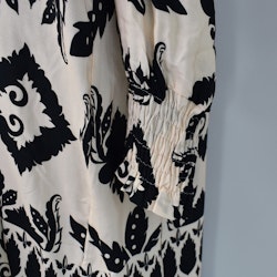 Klänning Sofie Mönstrad BEIGE/SVART - Marta du Chateau
