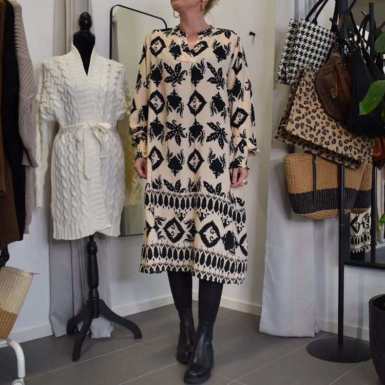 Klänning Sofie Mönstrad BEIGE/SVART - Marta du Chateau